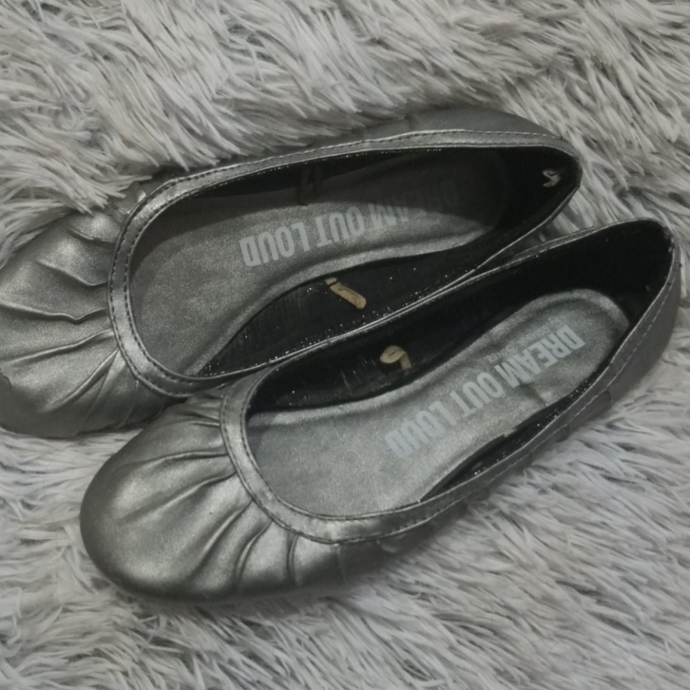 Metallic flats